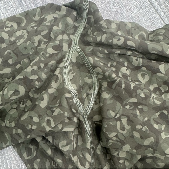 Lululemon Base Pace High-Rise Tight 25" in Intertwined Camo Medium Olive Multi 2 - Picture 10 of 15